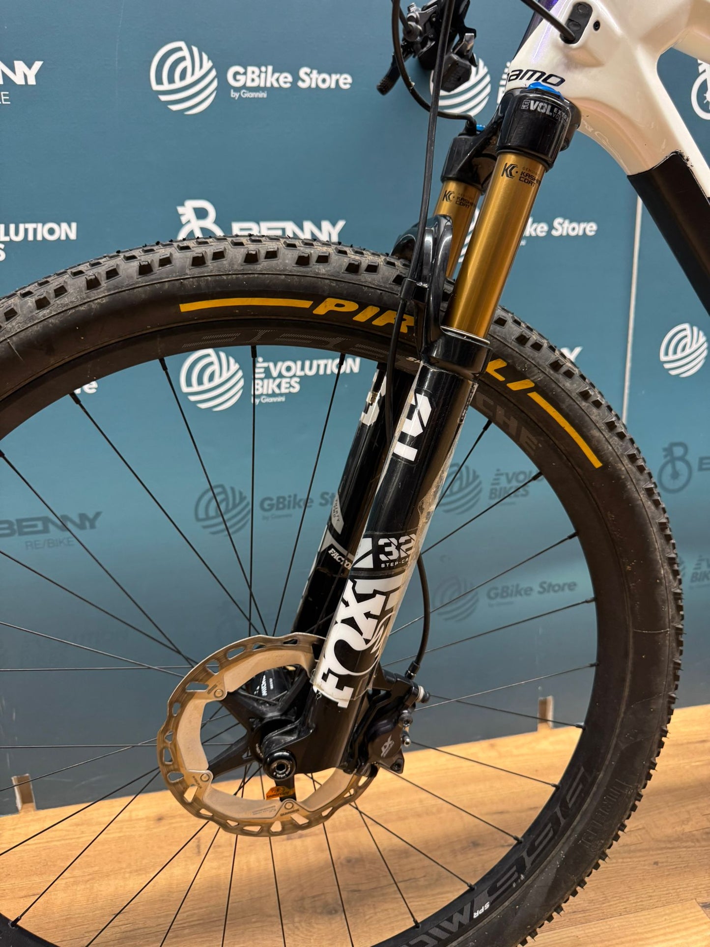 Megamo Factory AXS Size L - Used