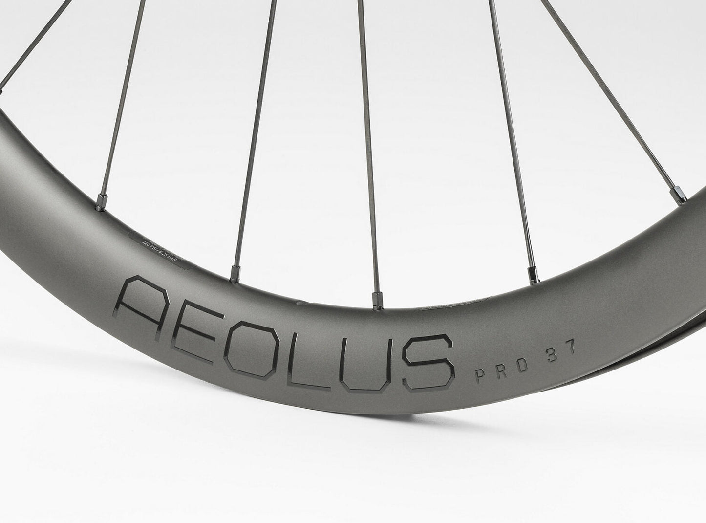 BONTRAGER AEOLUS PRO 37 TLR DISC ROUES