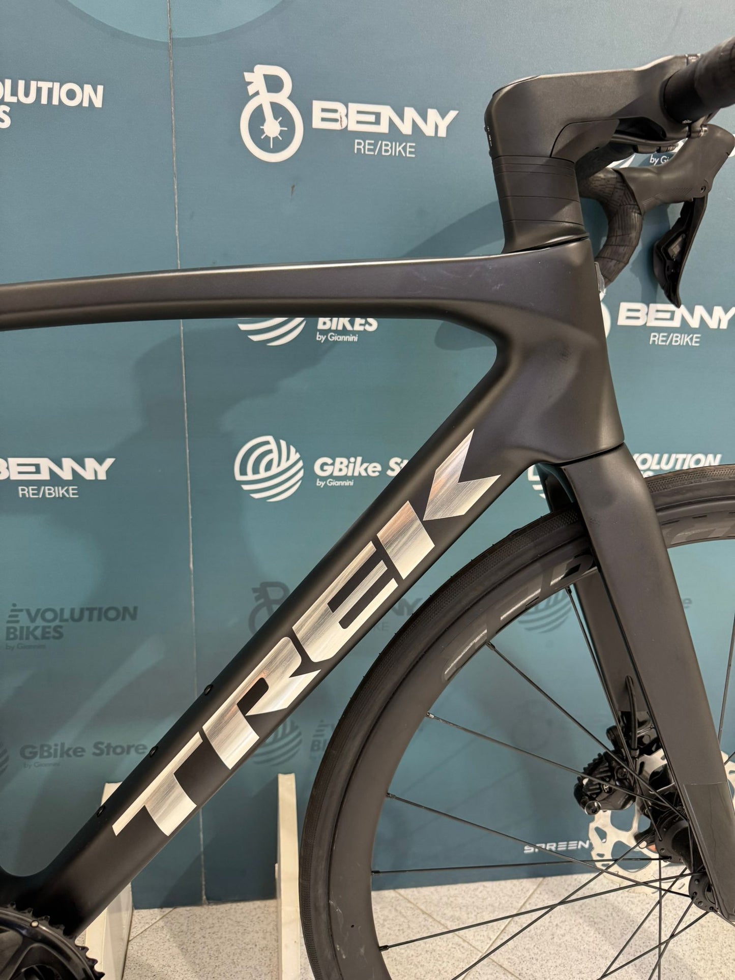 Trek Madone SL 6 janvier 8 2025 Taille ML - Démo