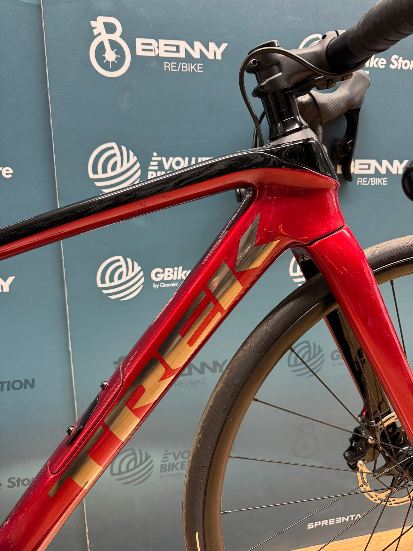 Trek Domane SL 6 AXS Rozmiar tarczy 47 – wersja demonstracyjna