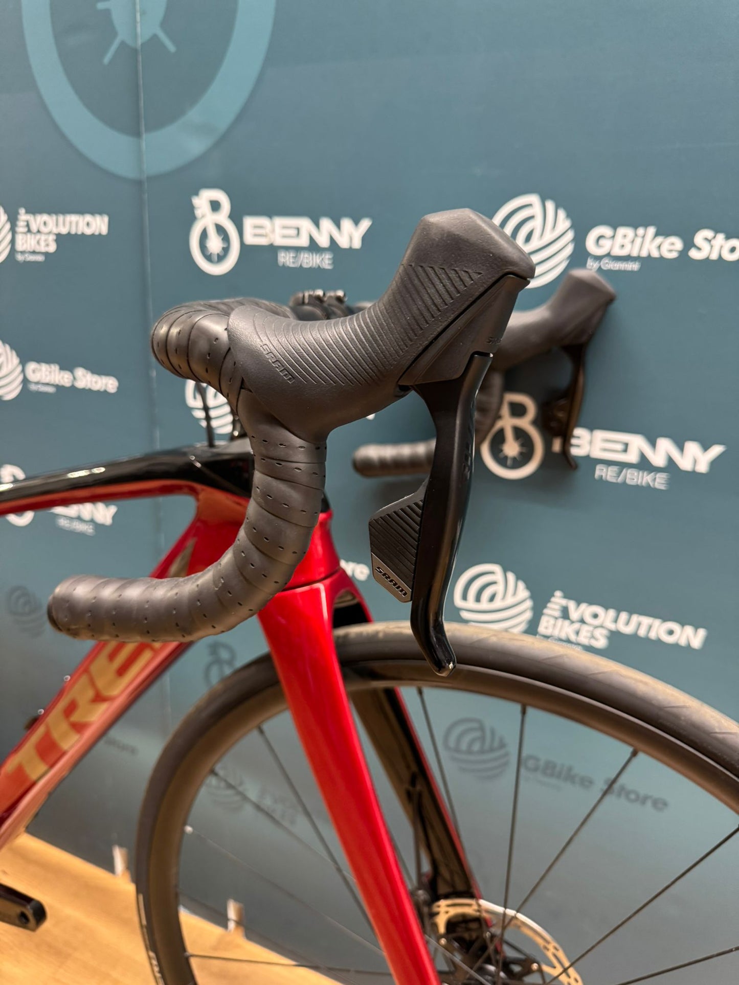 Trek Domane SL 6 AXS Rozmiar tarczy 47 – wersja demonstracyjna