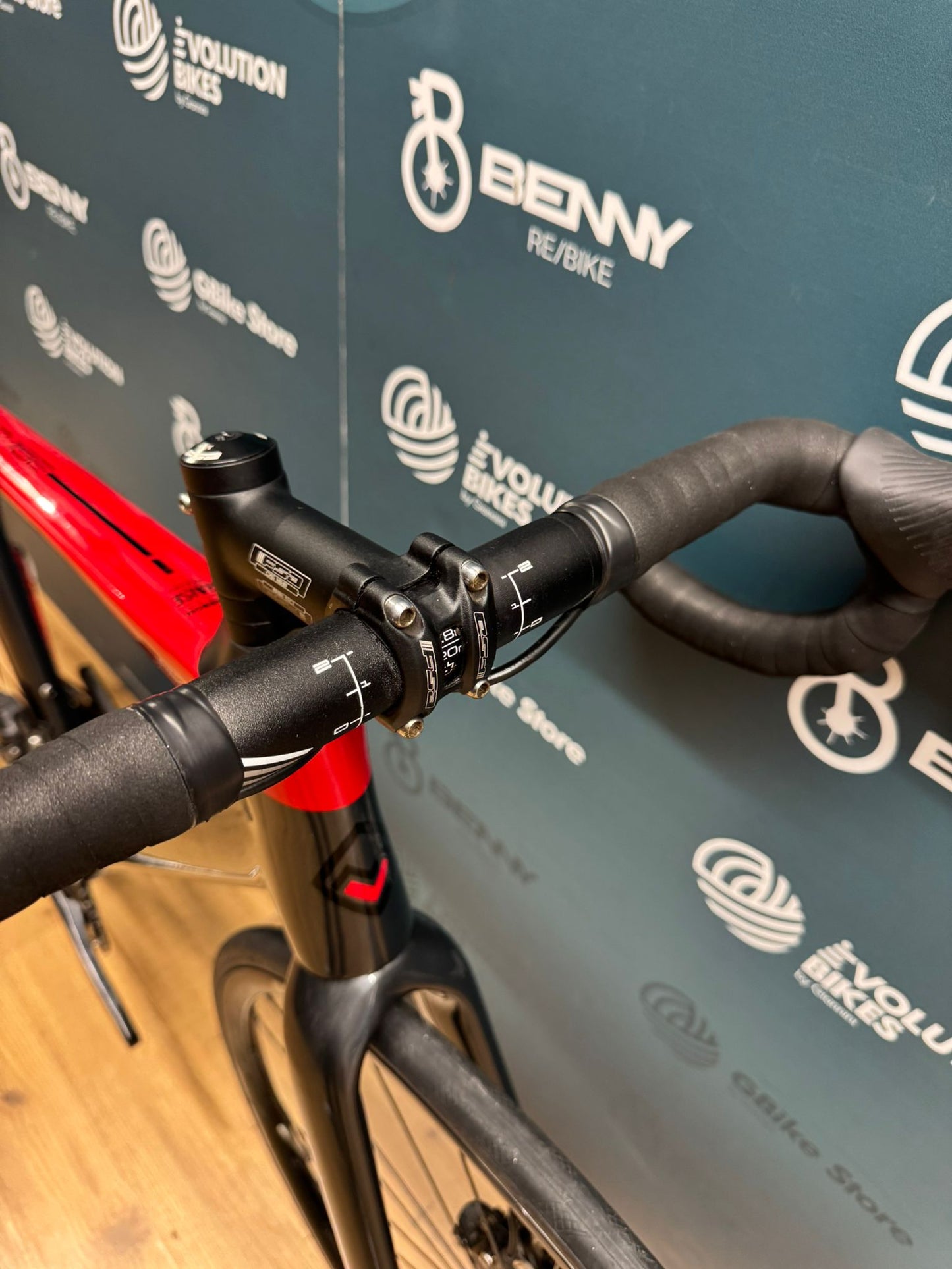 Megamo Raise 09 Tamaño AXS M - Usado