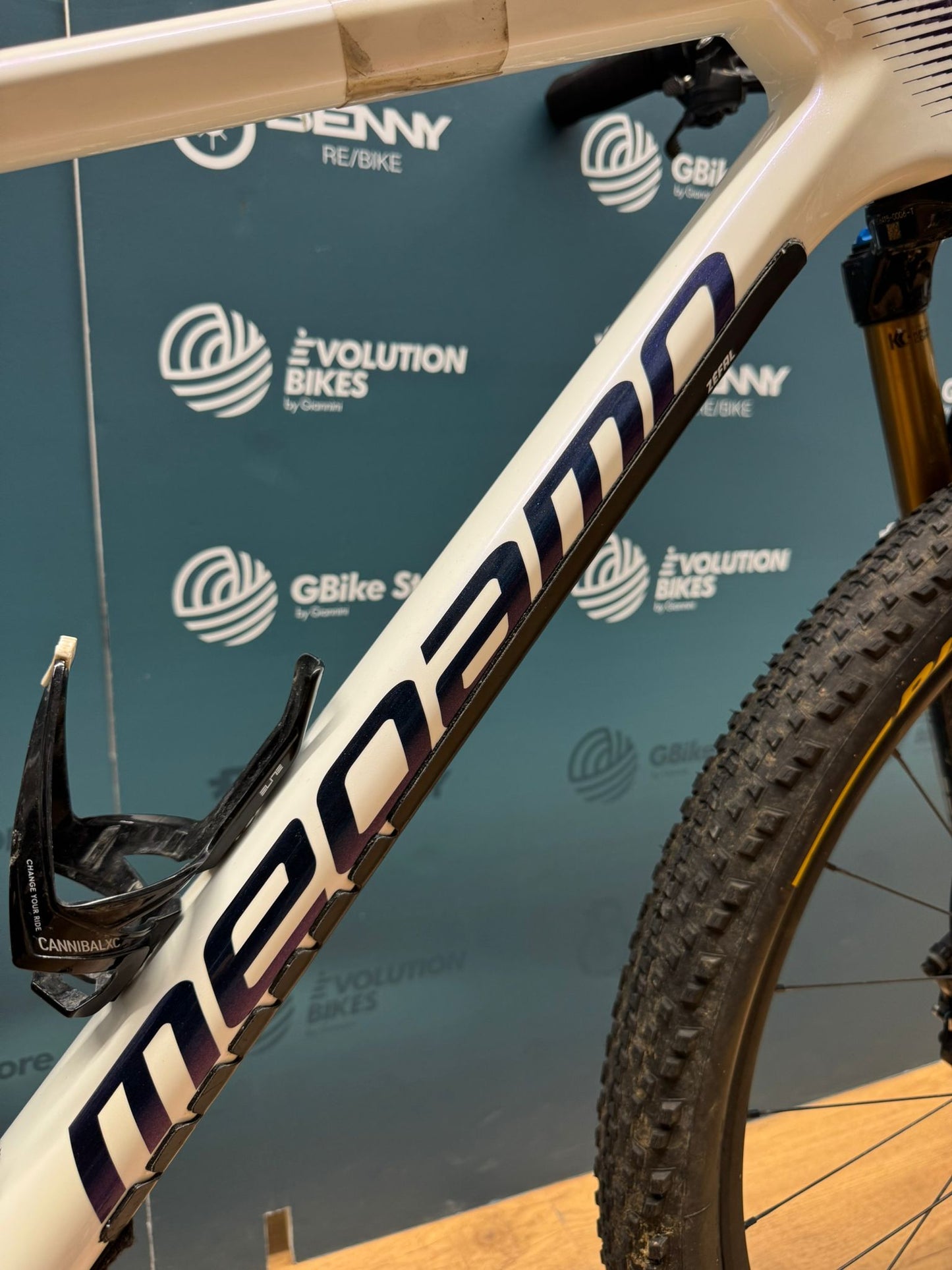 Megamo Factory AXS Size L - Used