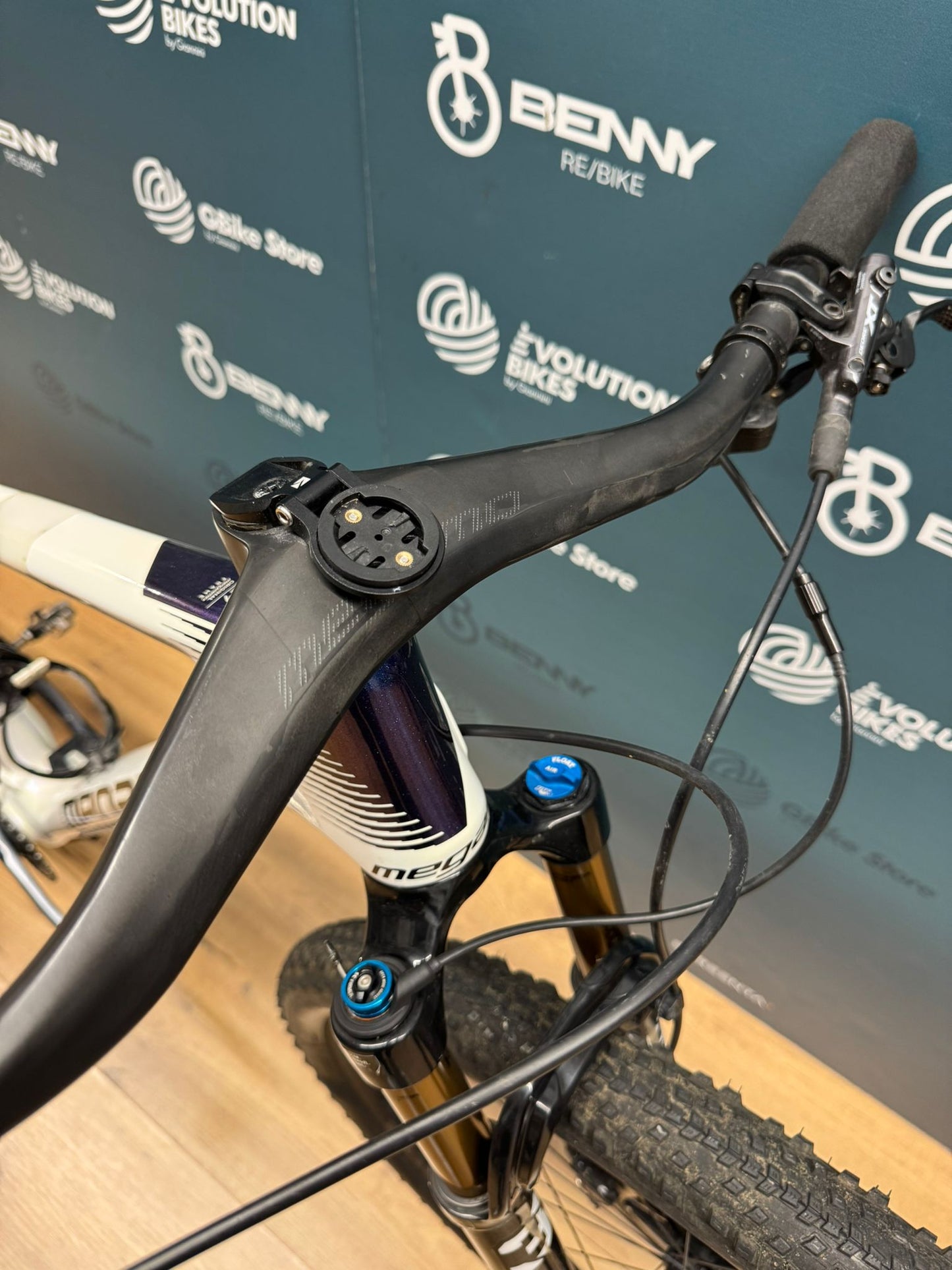 Megamo Factory AXS Size L - Used