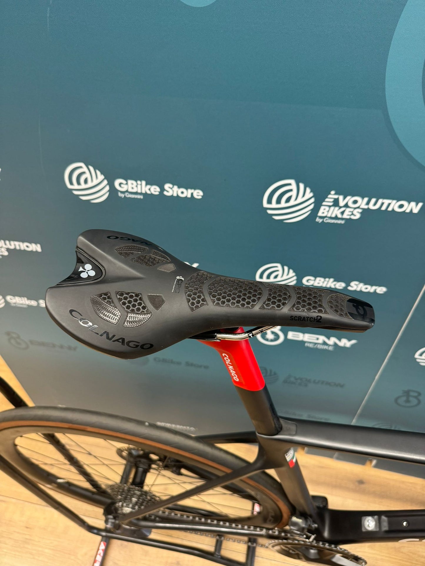 Colnago V4RS EAU Emirates Tamaño 530 - Usado