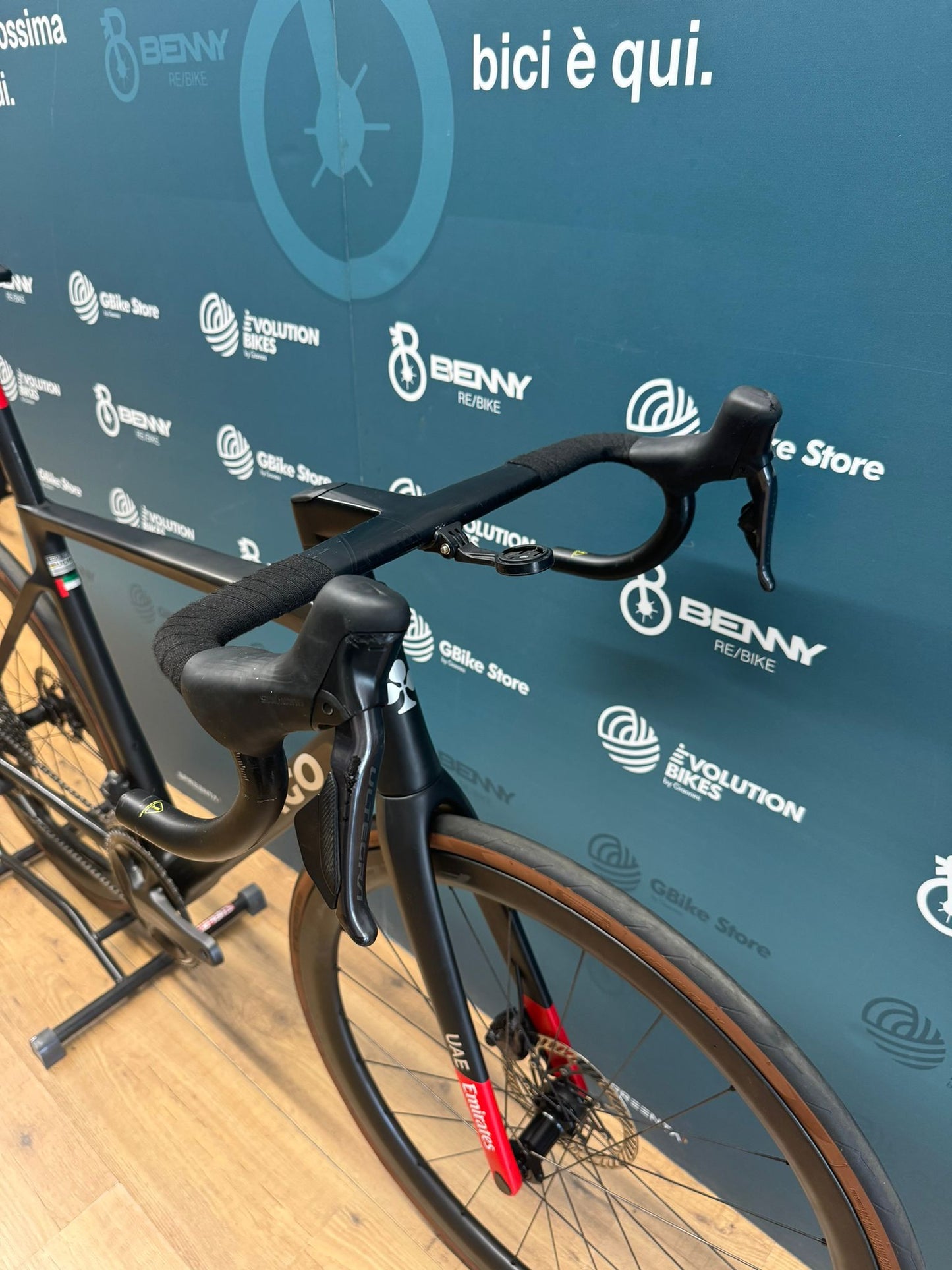 Colnago V4RS EAU Emirates Tamaño 530 - Usado