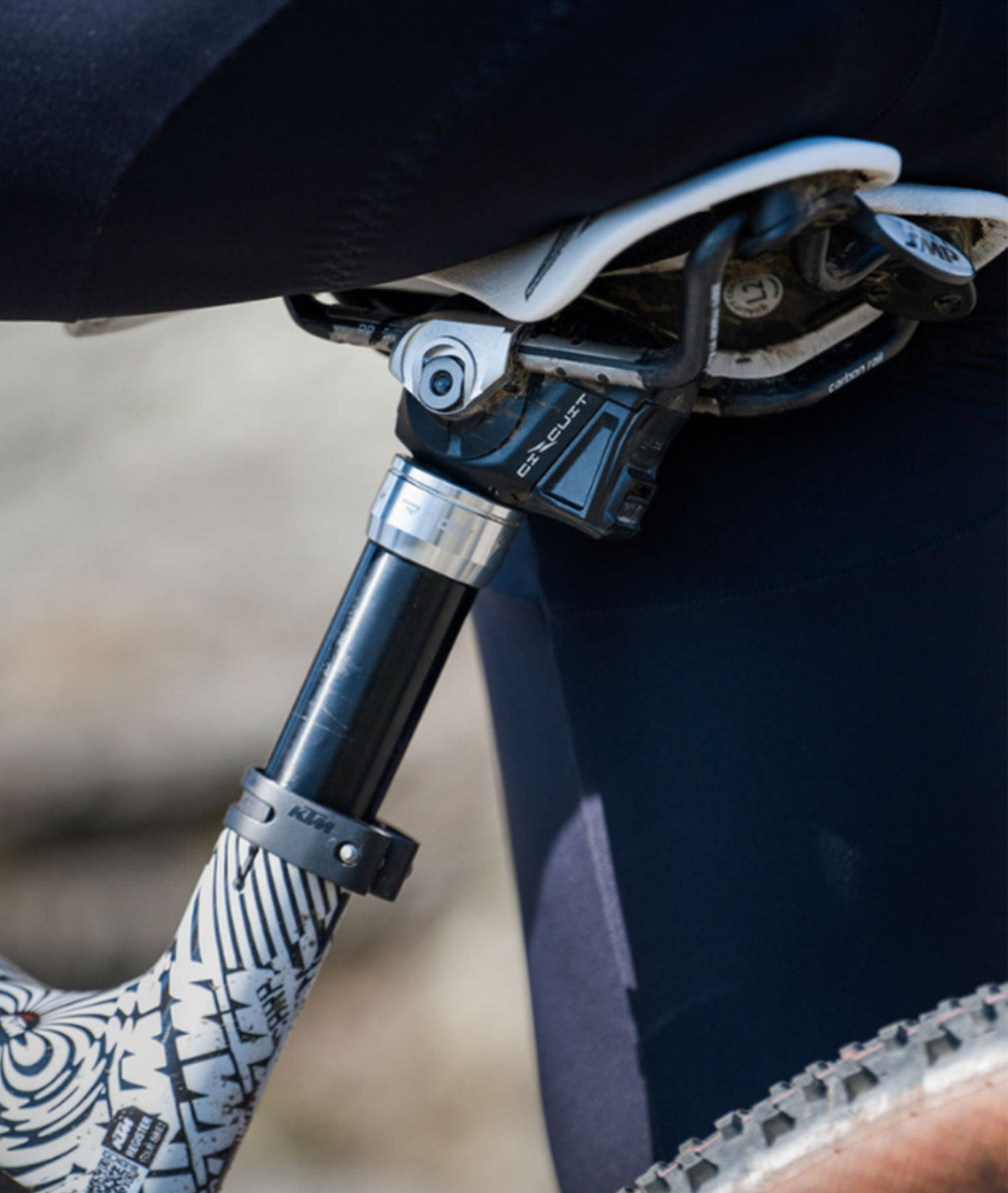 Tija de sillín telescópica KS Rage Circuit 31,6 x 380 mm con batería, cargador y mando a distancia